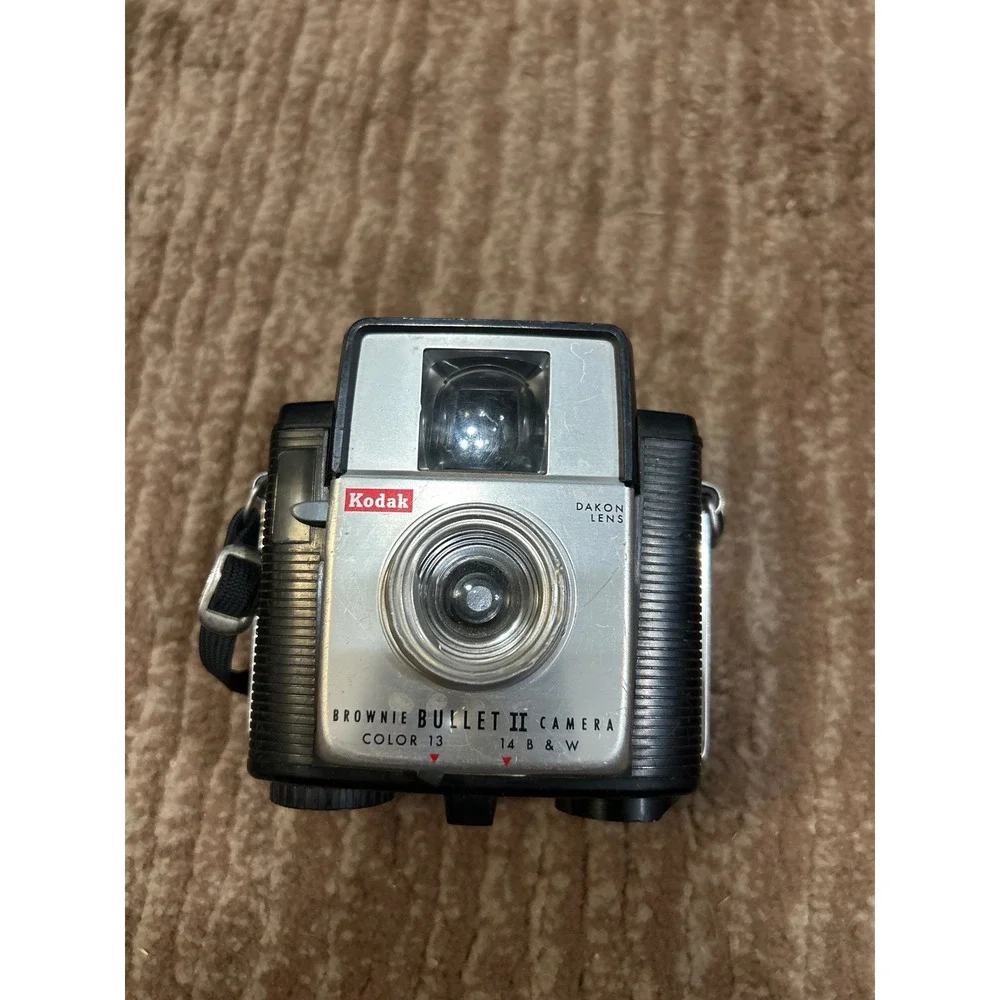 Kodak Brownie Bullet II Camera Dakon Lens Vintage‎ Film Photography Collectible